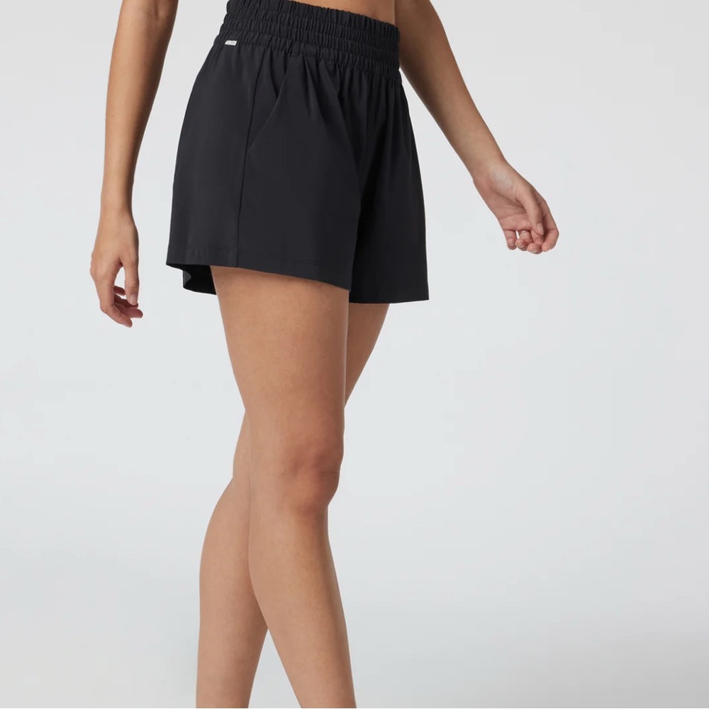 Vuori Villa Women's Black  Shorts